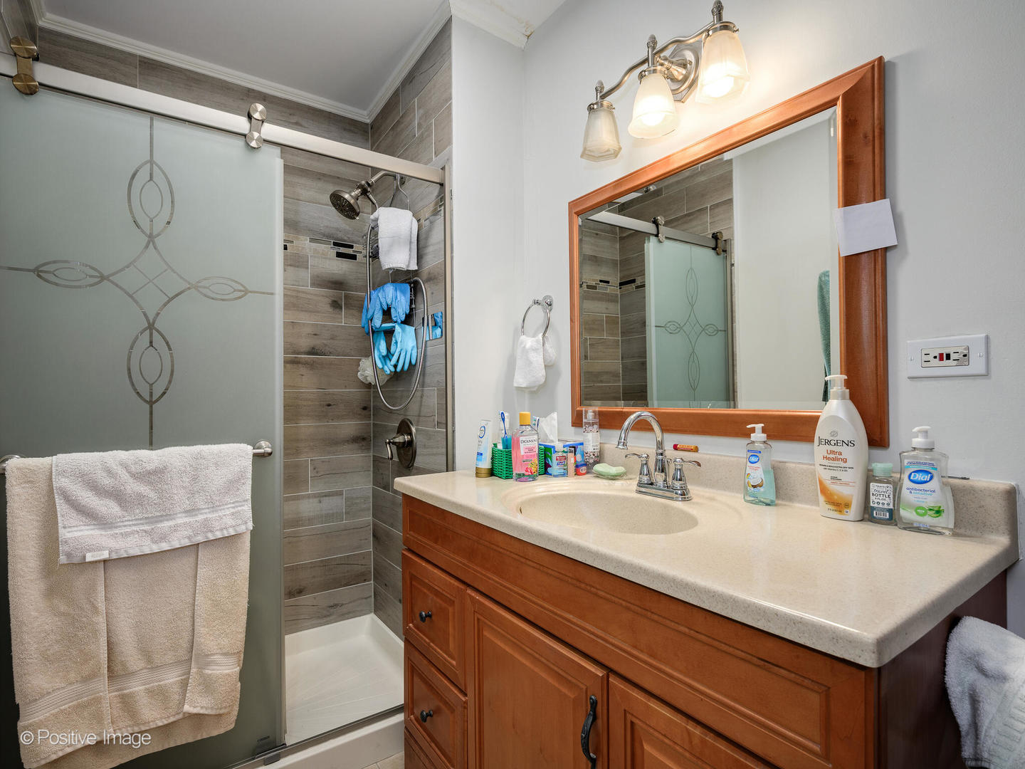 747 North Northwest Highway Park Ridge, IL 60068 - Photo 9 of 12 a bathroom with a sink vanity and a mirror