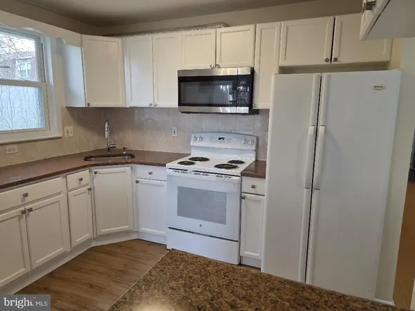 $1,950 | 22-2 Florence Tollgate, Florence, NJ 08518