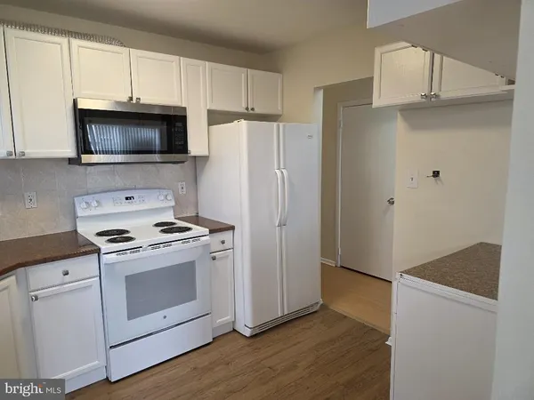 $1,950 | 22-2 Florence Tollgate, Florence, NJ 08518