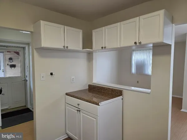 $1,950 | 22-2 Florence Tollgate, Florence, NJ 08518