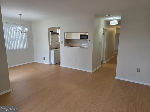 $1,950 | 22-2 Florence Tollgate, Florence, NJ 08518