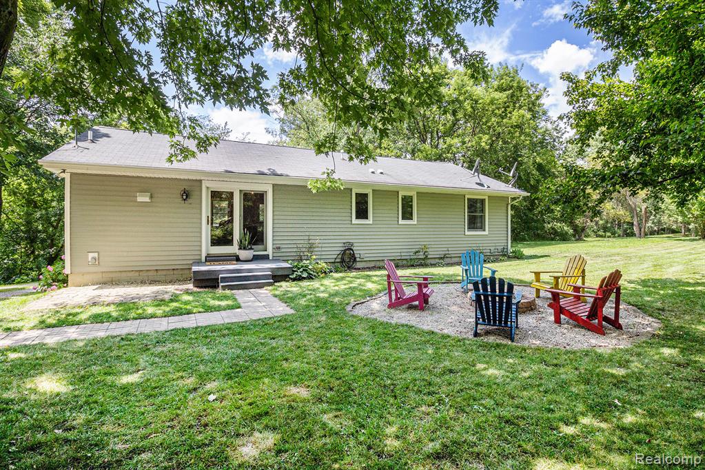4445 Angels Pass Pinckney, MI 48169 - Photo 27 of 36