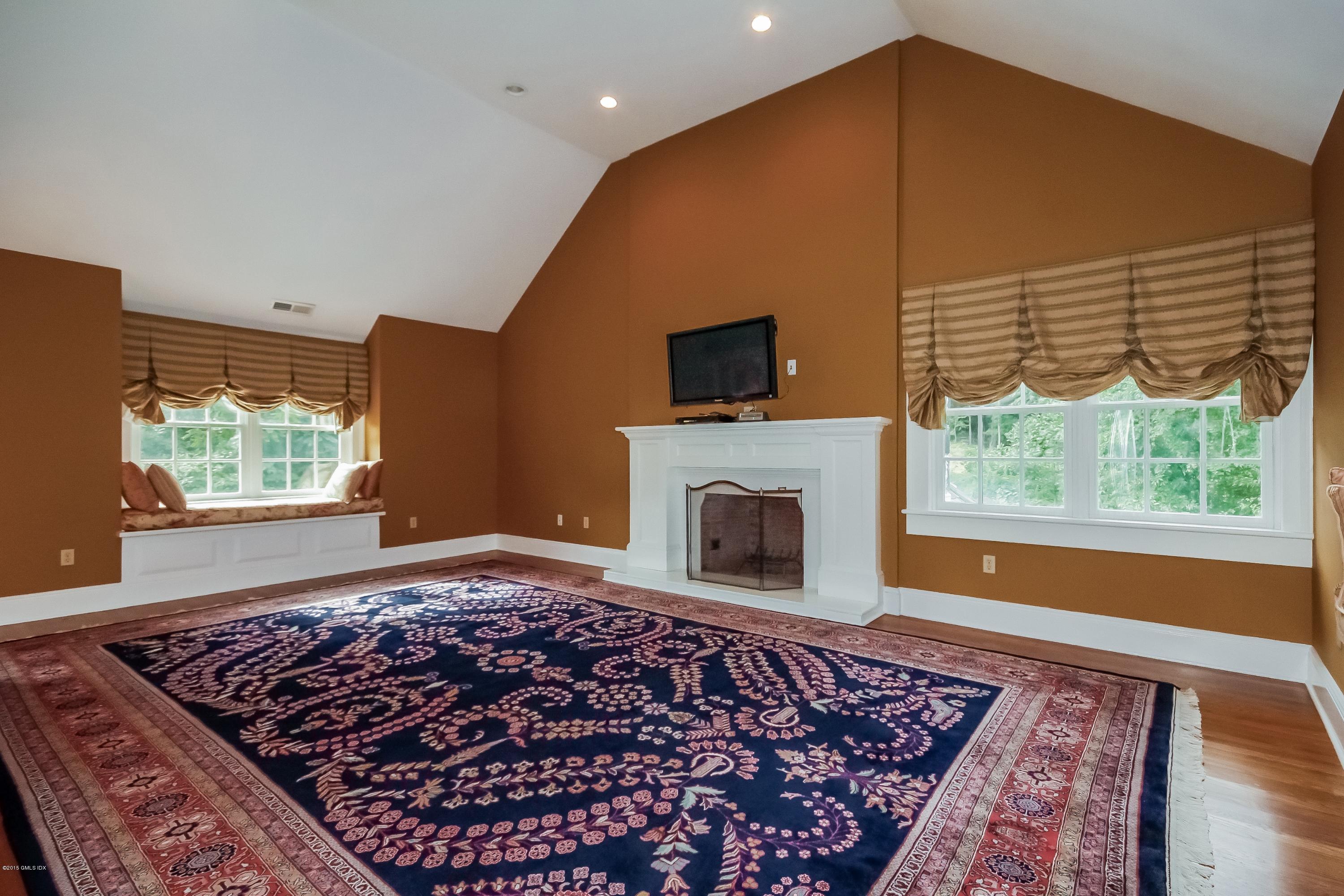 25 Willow Run Road Greenwich, CT 06831 - Photo 15 of 24 039-Master_Bedroom-1216303-print
