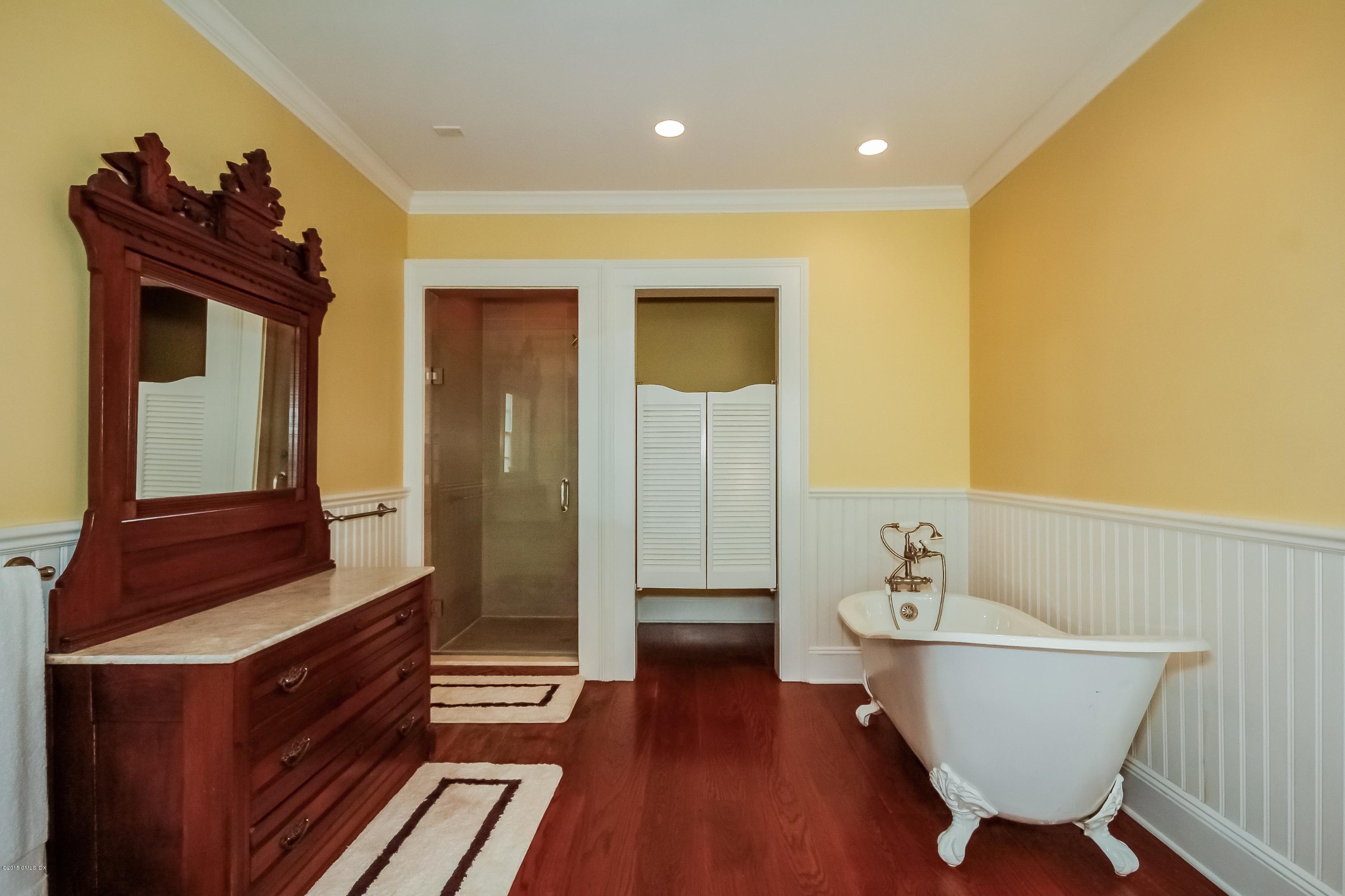 25 Willow Run Road Greenwich, CT 06831 - Photo 19 of 24 046-Master_Bathroom-1216306-print