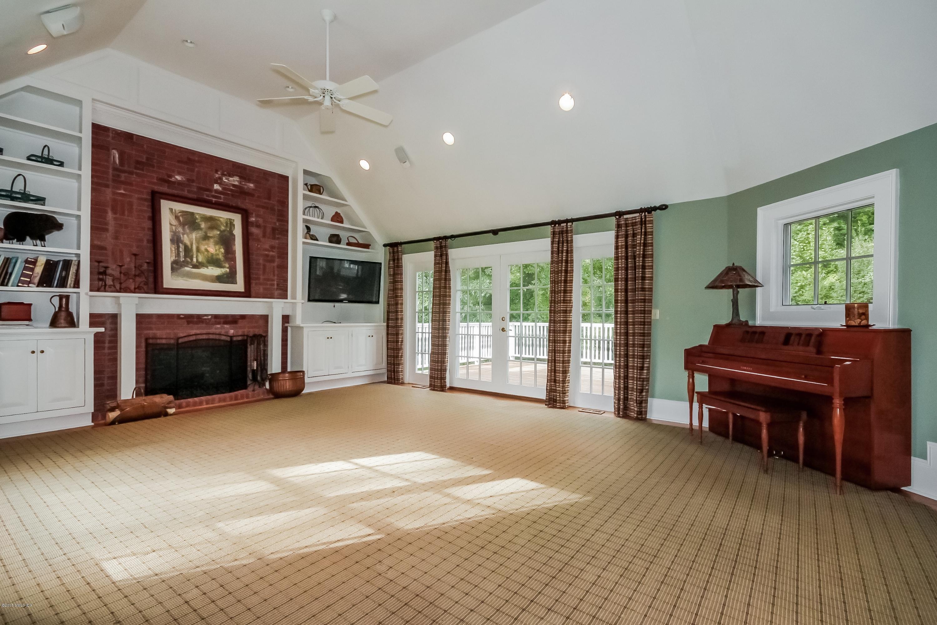 25 Willow Run Road Greenwich, CT 06831 - Photo 10 of 24 021-Family_Room-1216272-print