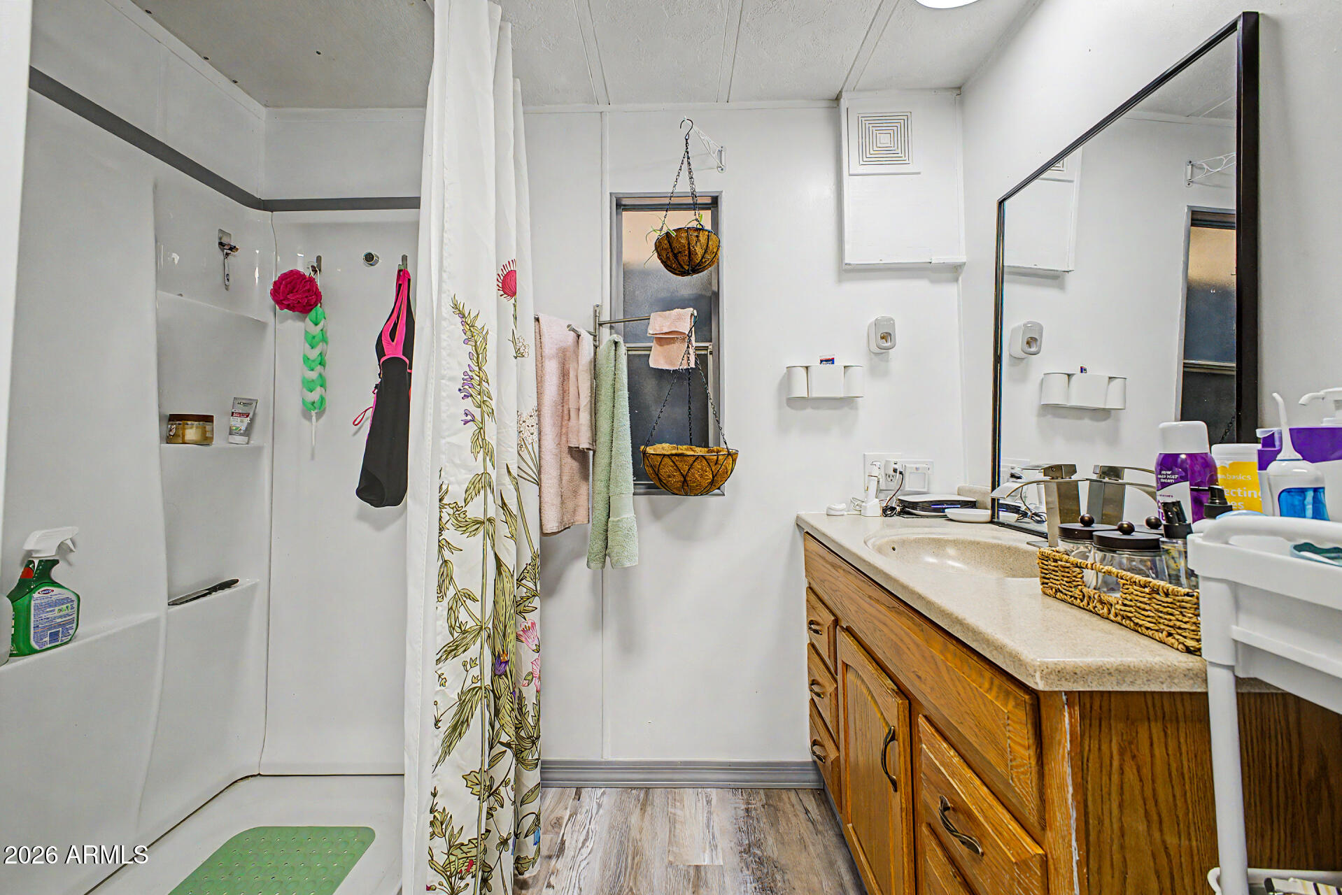 303 South Recker Road, Unit 3 Mesa, AZ 85206 - Photo 21 of 38 Primary Bathroom