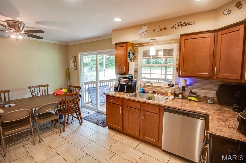 5204 Pin Oak Drive Alton, IL 62002 - Photo 14 of 45