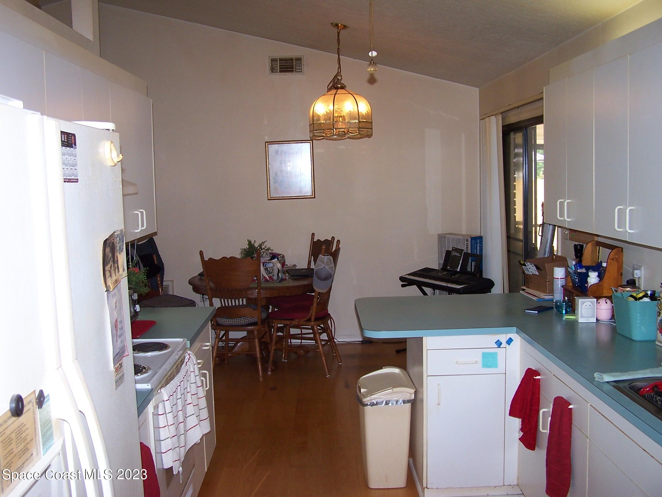 5467 Bridge Road Cocoa, FL 32927 - Photo 3 of 21 100_3280