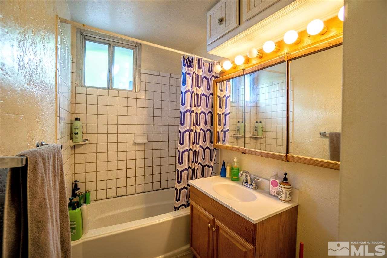180 Bisby Street Reno, NV 89512 - Photo 9 of 13 a bathroom with a sink mirror toilet and bathtub