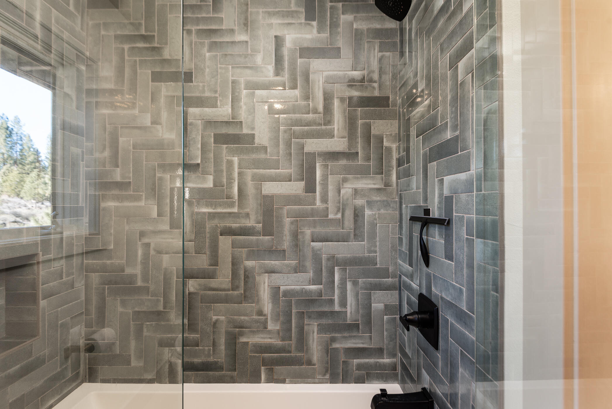 60012 West Ridgeview Drive Bend, OR 97702 - Photo 21 of 55 a bathroom with a shower