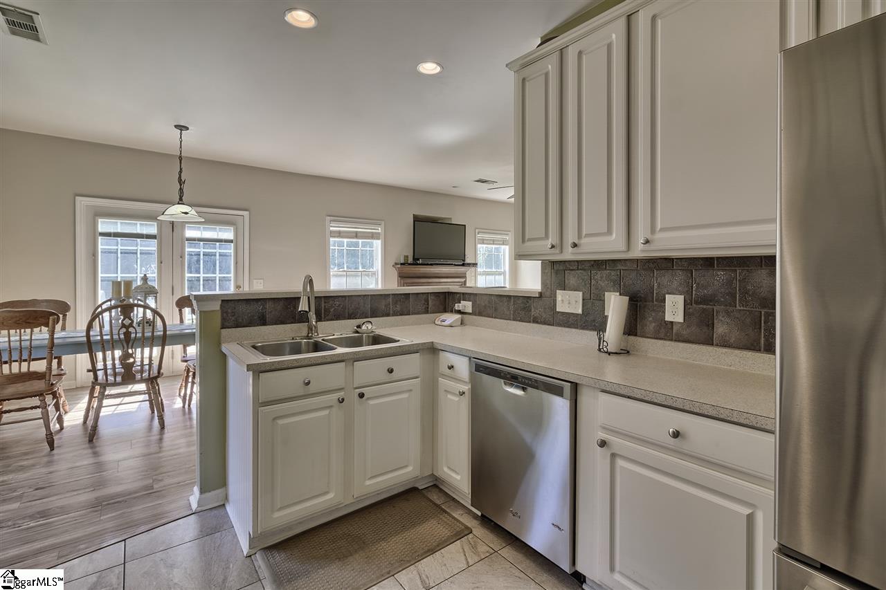 18 Farmbrook Way Simpsonville, SC 29681 - Photo 7 of 35 Gallery Image 7
