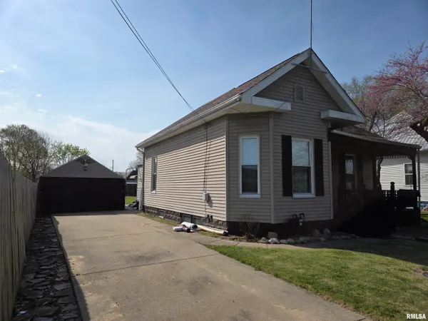 $89,000 | 330 North West Street, Carlinville, IL 62626