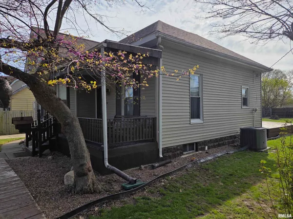 $89,000 | 330 North West Street, Carlinville, IL 62626