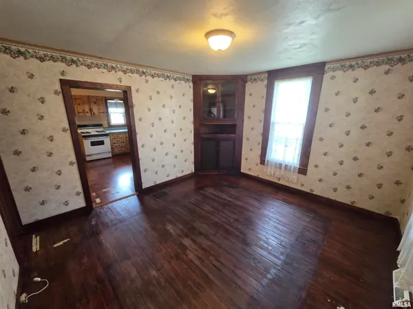 $89,000 | 330 North West Street, Carlinville, IL 62626