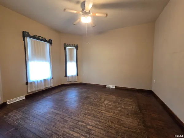 $89,000 | 330 North West Street, Carlinville, IL 62626