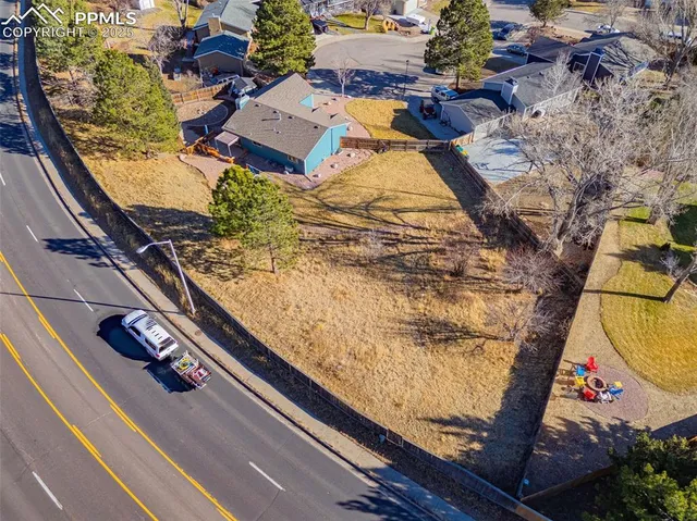 a view of a yard from a balcony