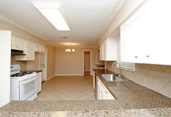 $2,400 | 10034 Cedardale Drive, Houston, TX 77055