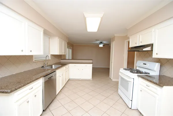 $2,400 | 10034 Cedardale Drive, Houston, TX 77055