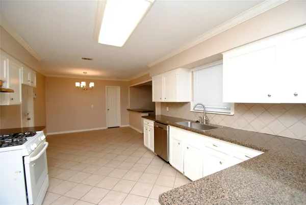 $2,400 | 10034 Cedardale Drive, Houston, TX 77055