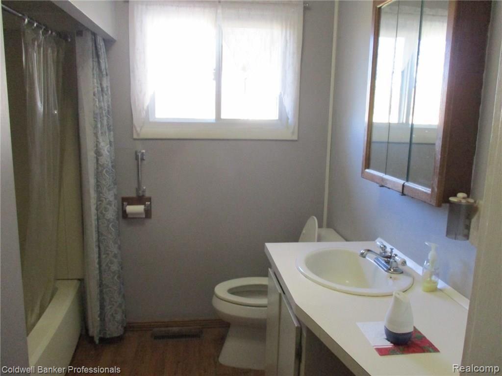 1501 East Tyrrell Road Bancroft, MI 48414 - Photo 9 of 19 4 Bathroom.JPG
