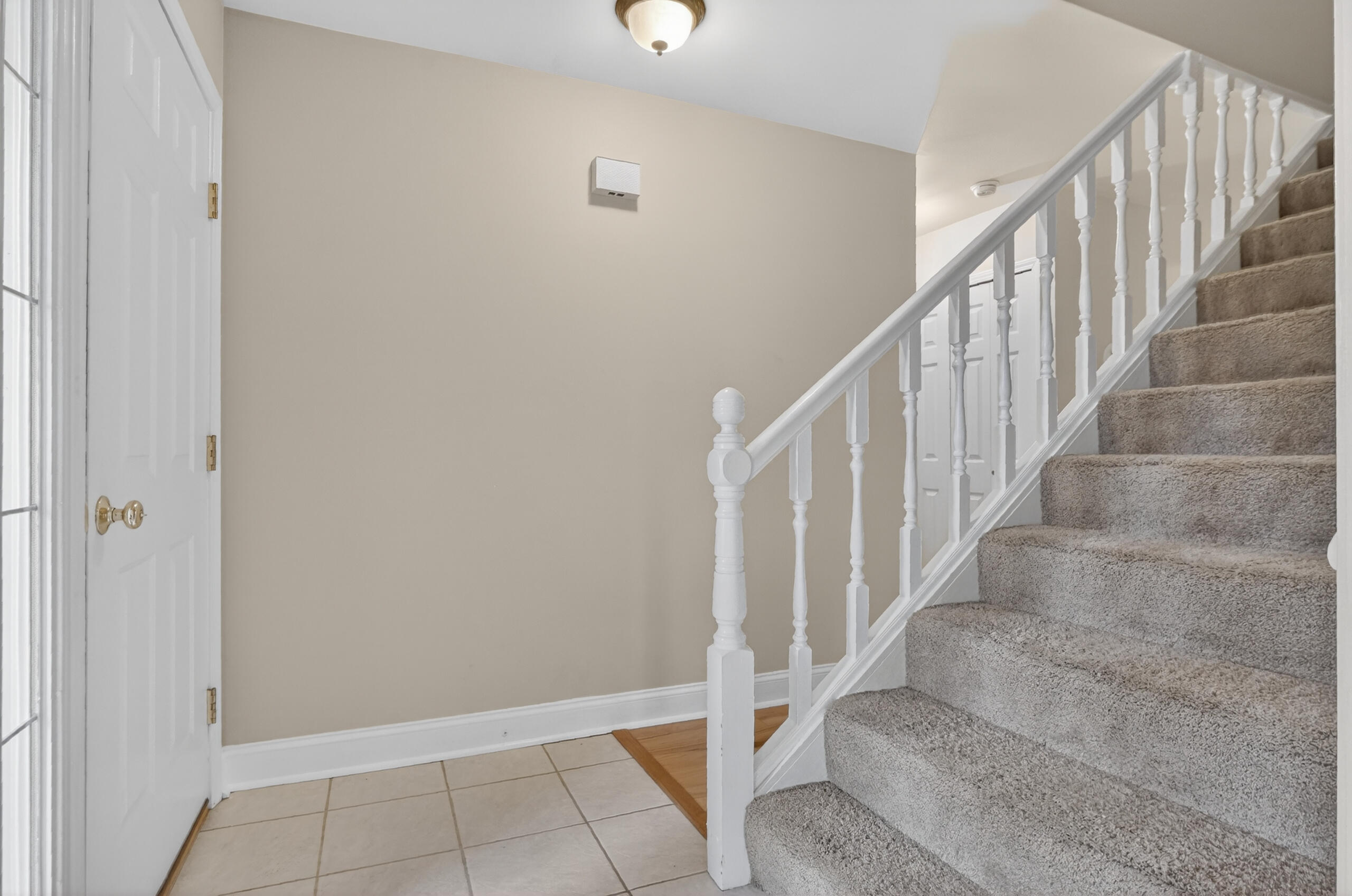 11425 Mcgregor Road Pinckney, MI 48169 - Photo 31 of 50 Upstairs Staircase 2