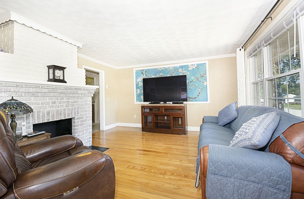70 Trinity Avenue Worcester, MA 01605 - Photo 6 of 28