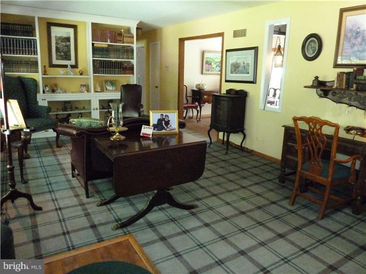 346 Atsion Road Shamong, NJ 08088 - Photo 4 of 18 Living Room