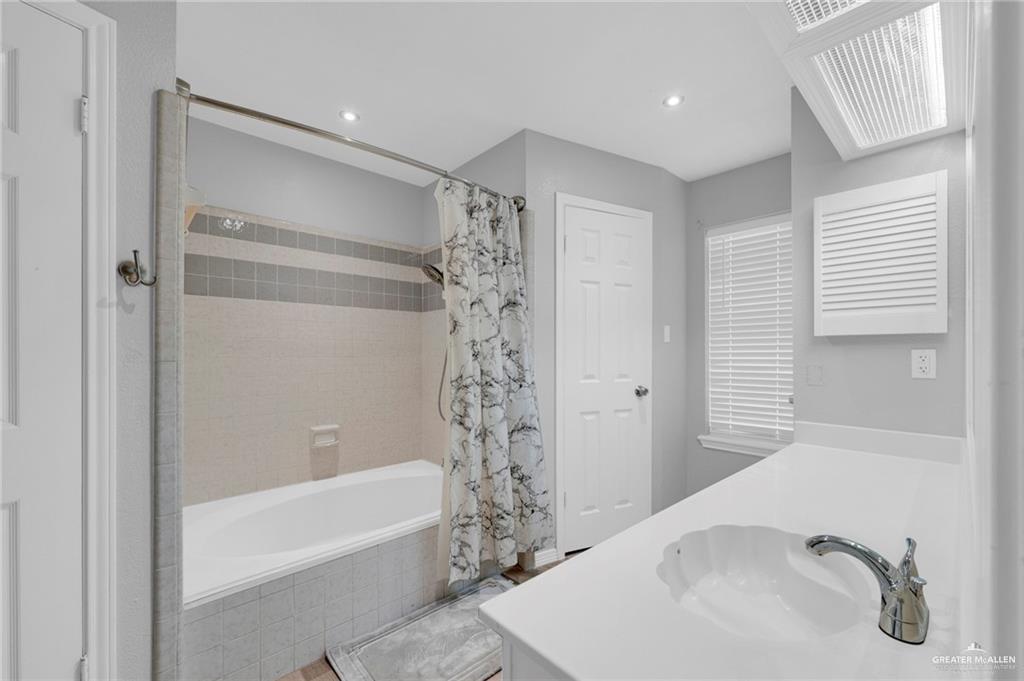 1409 Heritage Oaks Road Edinburg, TX 78539 - Photo 11 of 18 a bathroom with a bathtub and shower