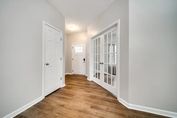 a view of a livingroom with hardwood floor and a ceiling fan