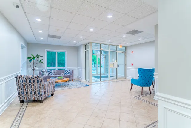 $289,000 | 6801 North Milwaukee Avenue, Unit 202, Niles, IL 60714