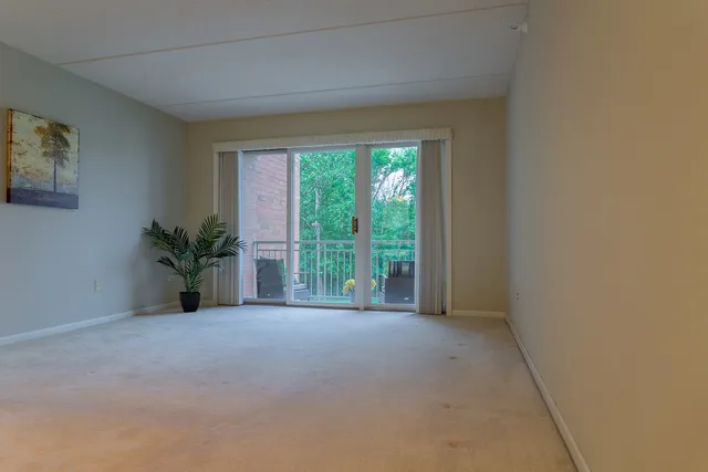 $289,000 | 6801 North Milwaukee Avenue, Unit 202, Niles, IL 60714