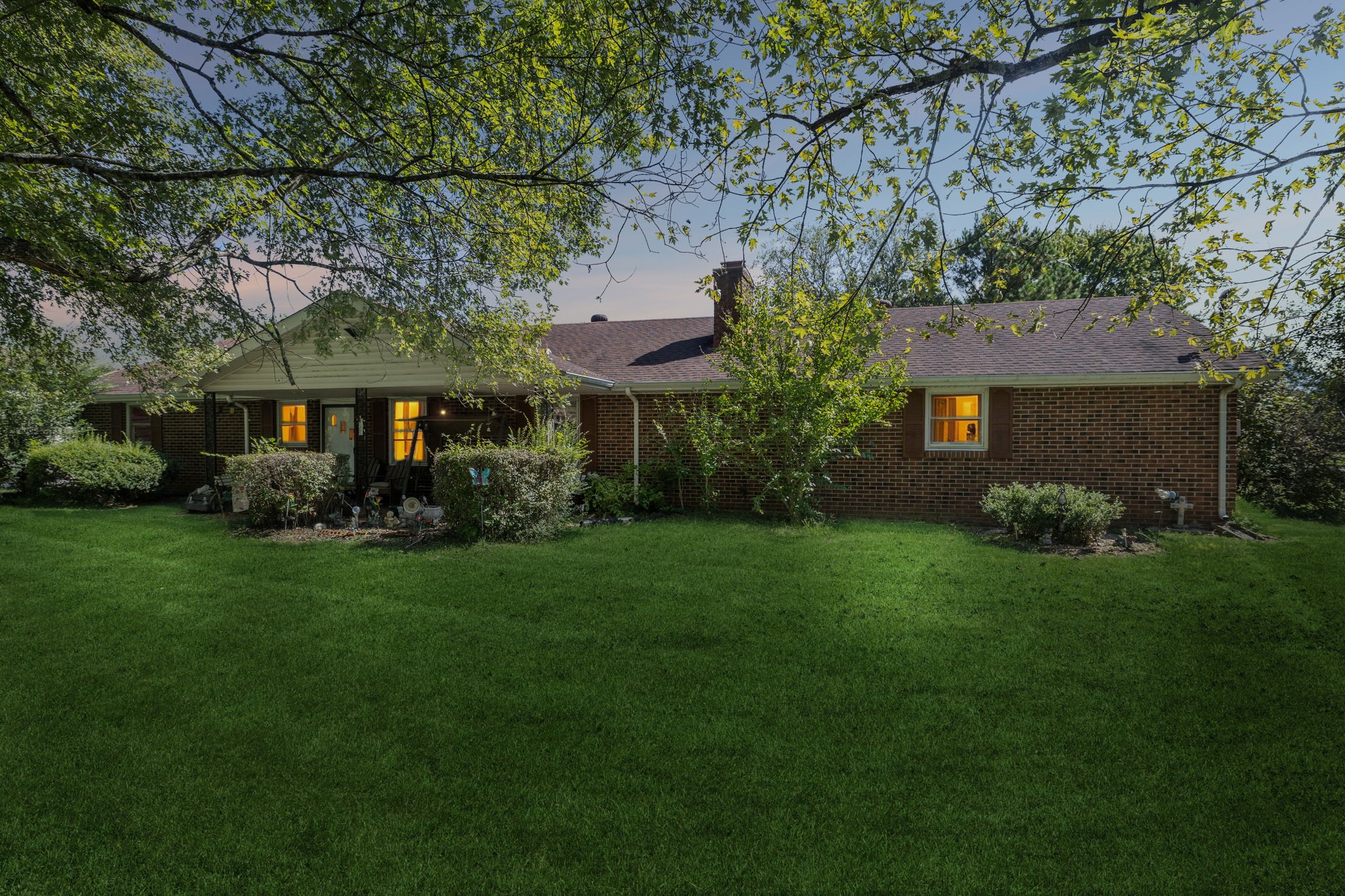 a view of a house with a yard