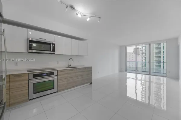 $630,000 | 1300 Brickell Bay Drive, Unit 1203, Miami, FL 33131