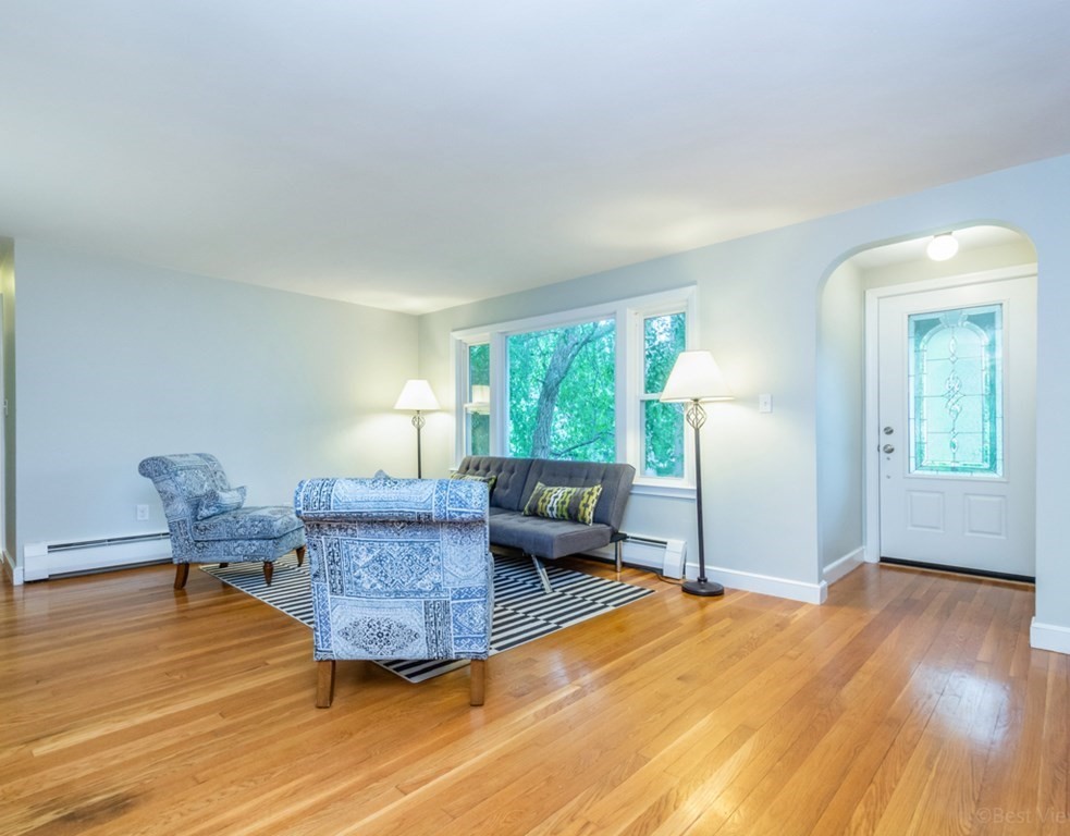 267 Concord Road Bedford, MA 01730 - Photo 5 of 31