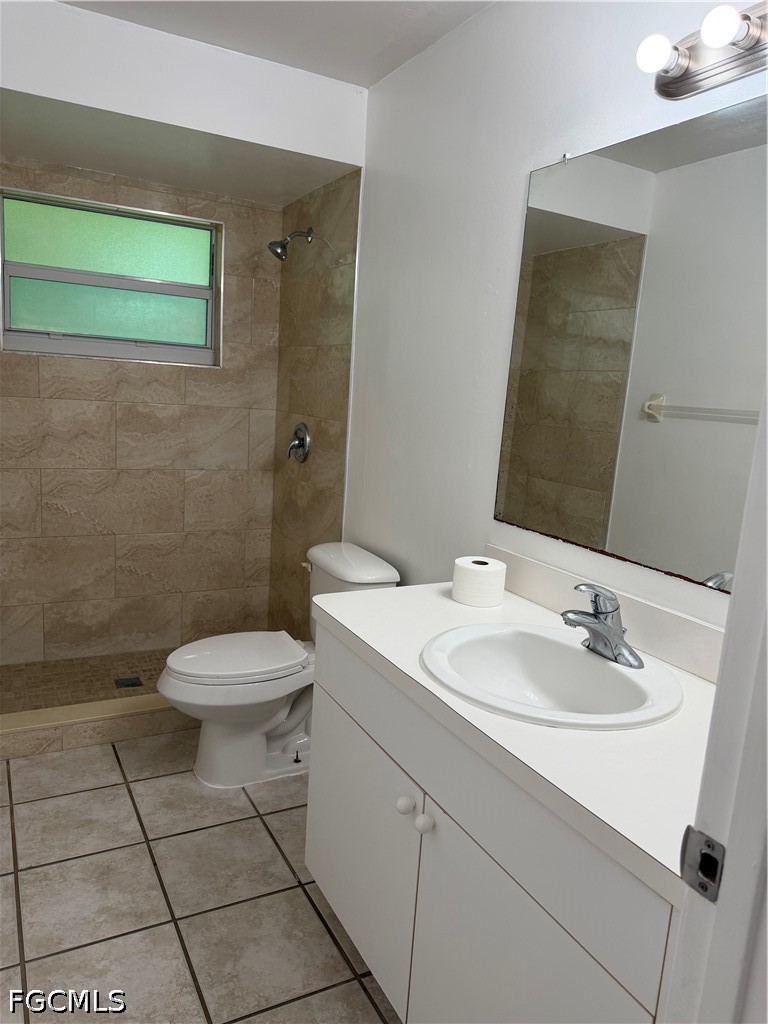 2610 W Road Fort Myers, FL 33905 - Photo 14 of 23 a bathroom with a toilet sink and mirror