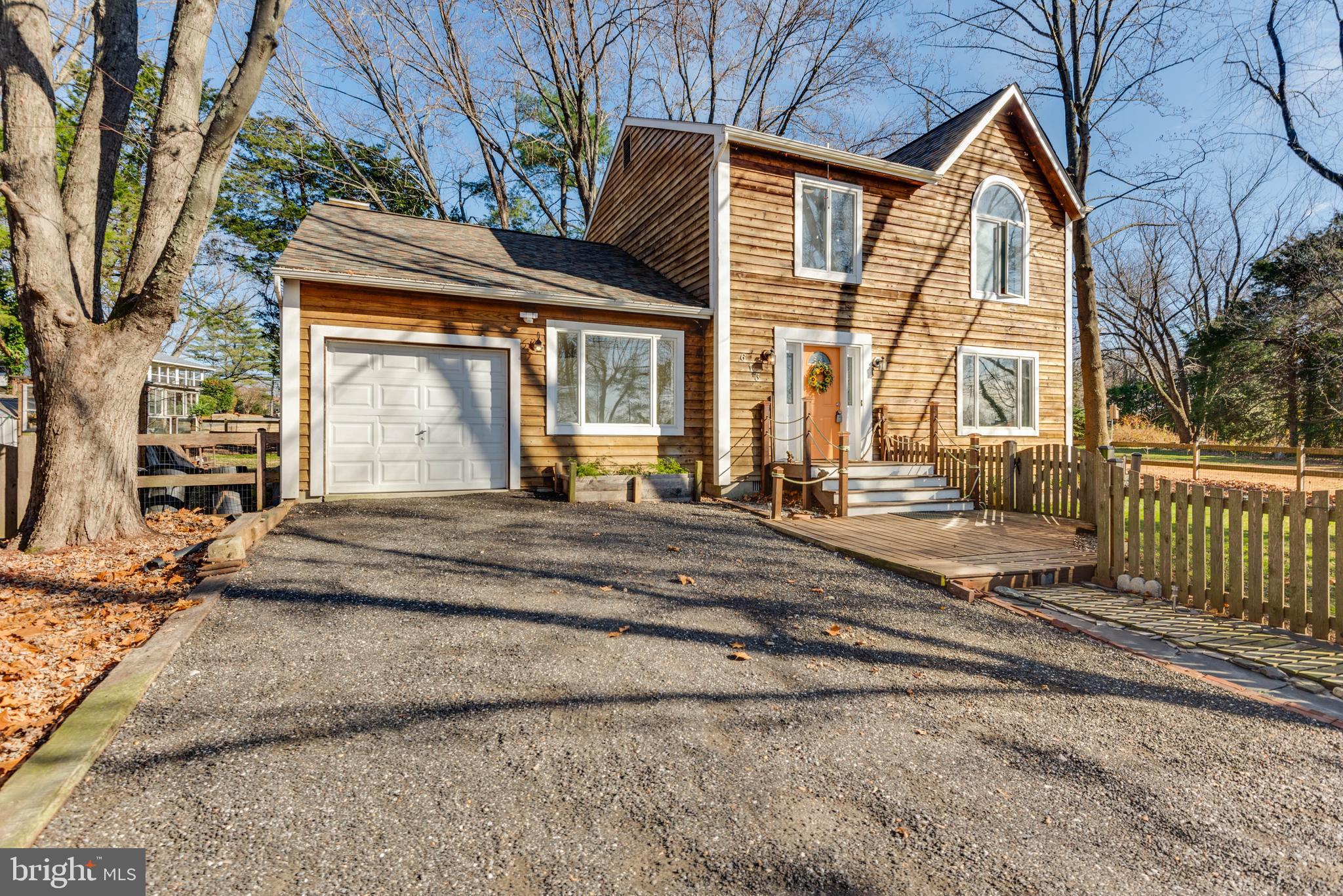 613 Harbor Drive Annapolis, MD 21403 - Photo 2 of 29