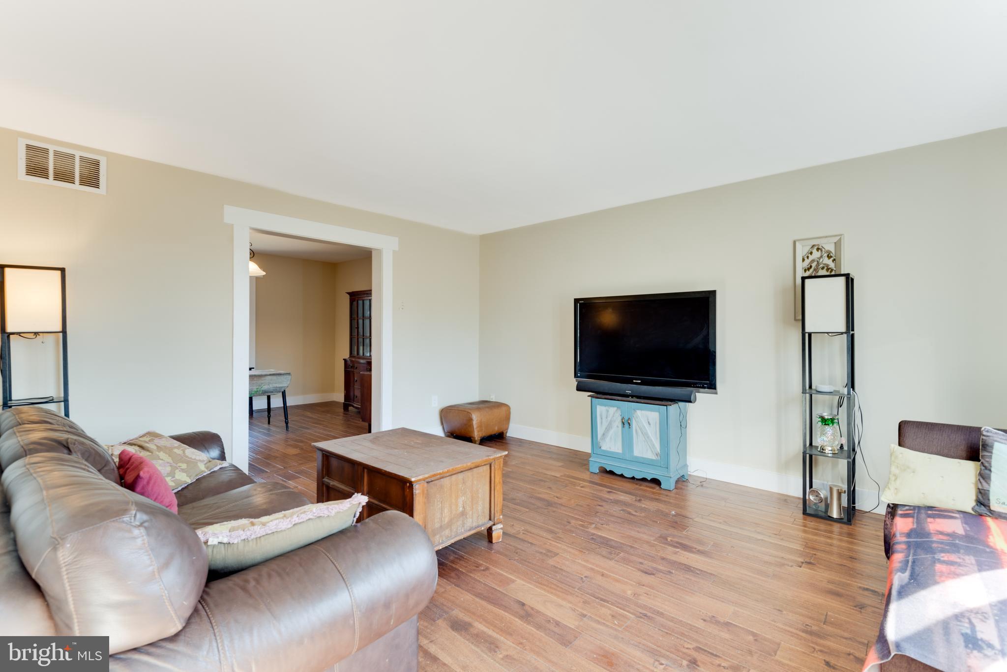 613 Harbor Drive Annapolis, MD 21403 - Photo 3 of 29