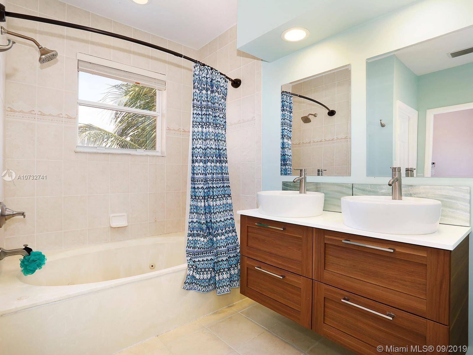 1506 Southeast 20th Road Homestead, FL 33035 - Photo 12 of 23