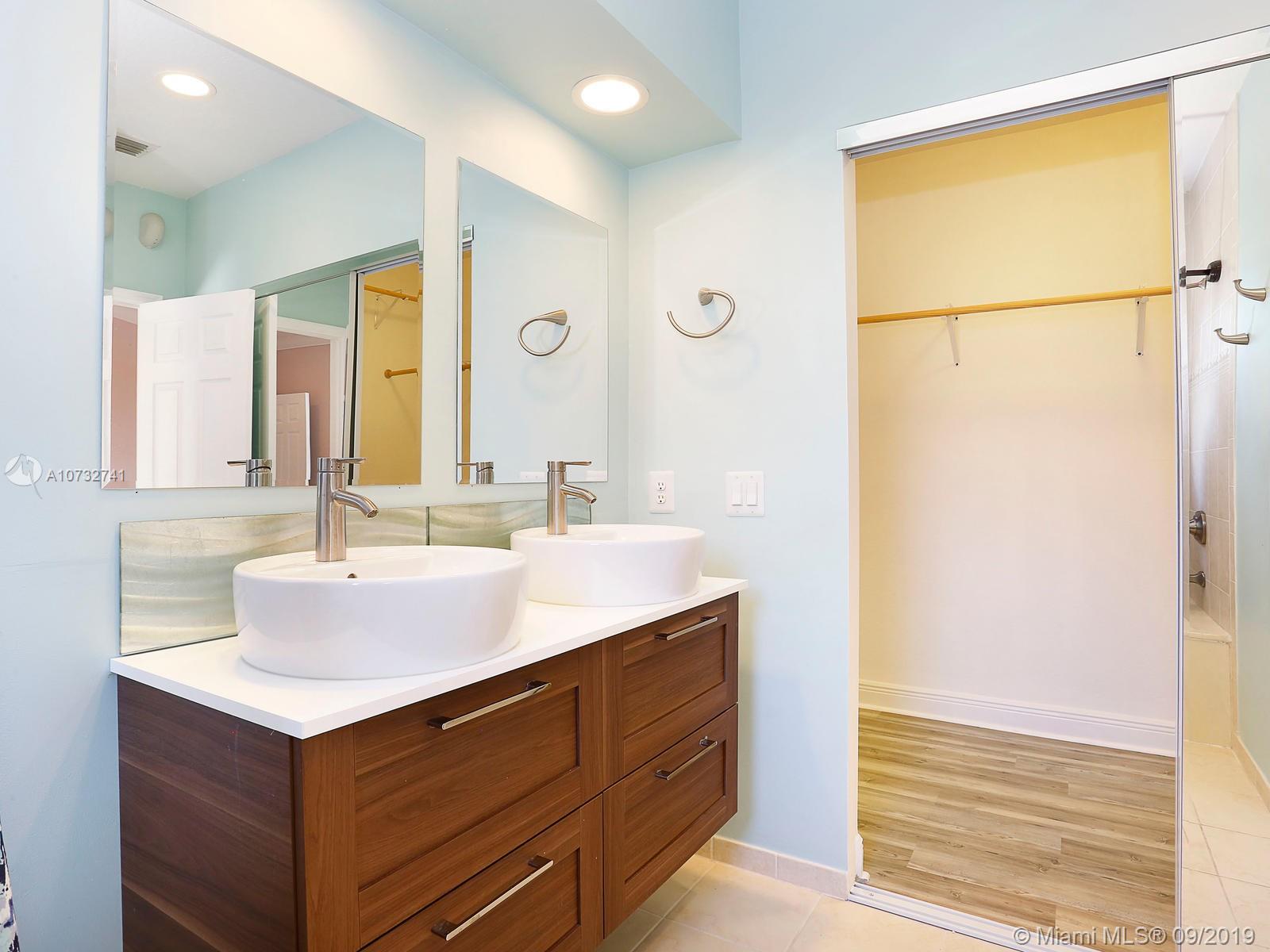 1506 Southeast 20th Road Homestead, FL 33035 - Photo 13 of 23