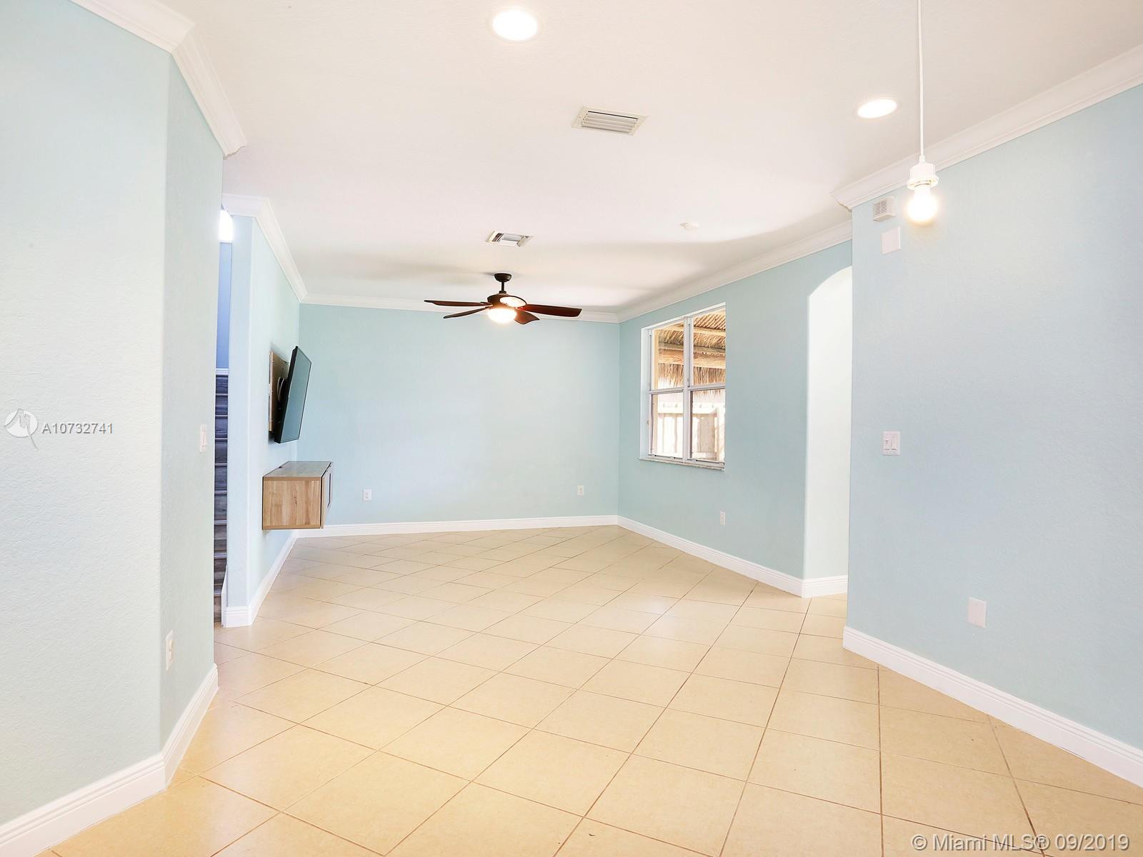 1506 Southeast 20th Road Homestead, FL 33035 - Photo 4 of 23