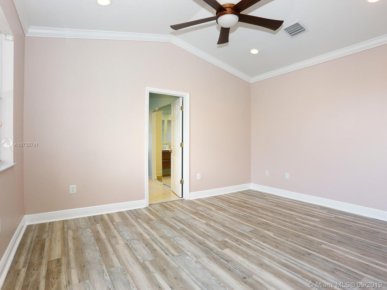 1506 Southeast 20th Road Homestead, FL 33035 - Photo 10 of 23