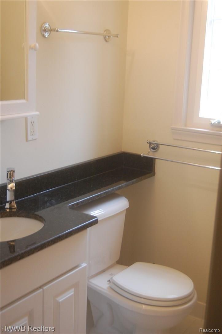 1734 Graefield Road Birmingham, MI 48009 - Photo 8 of 10 DSC_4987.JPG