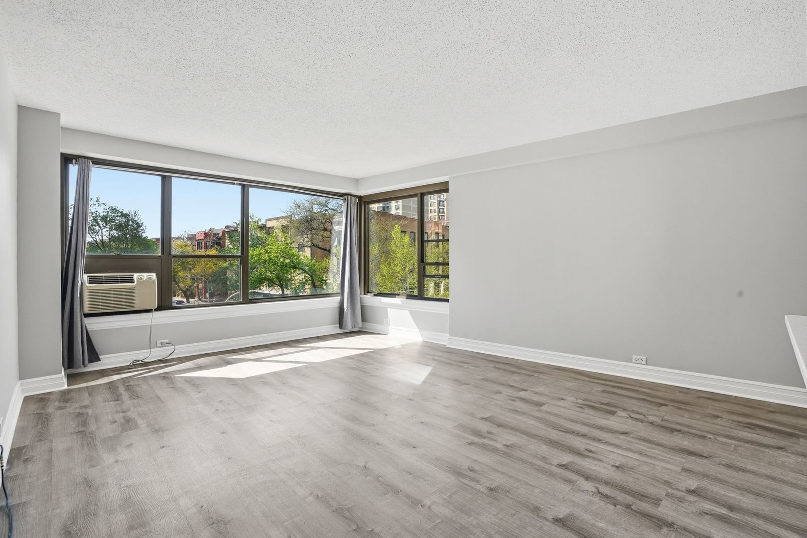2930 North Sheridan Road, Unit 306 Chicago, IL 60657 - Photo 12 of 31