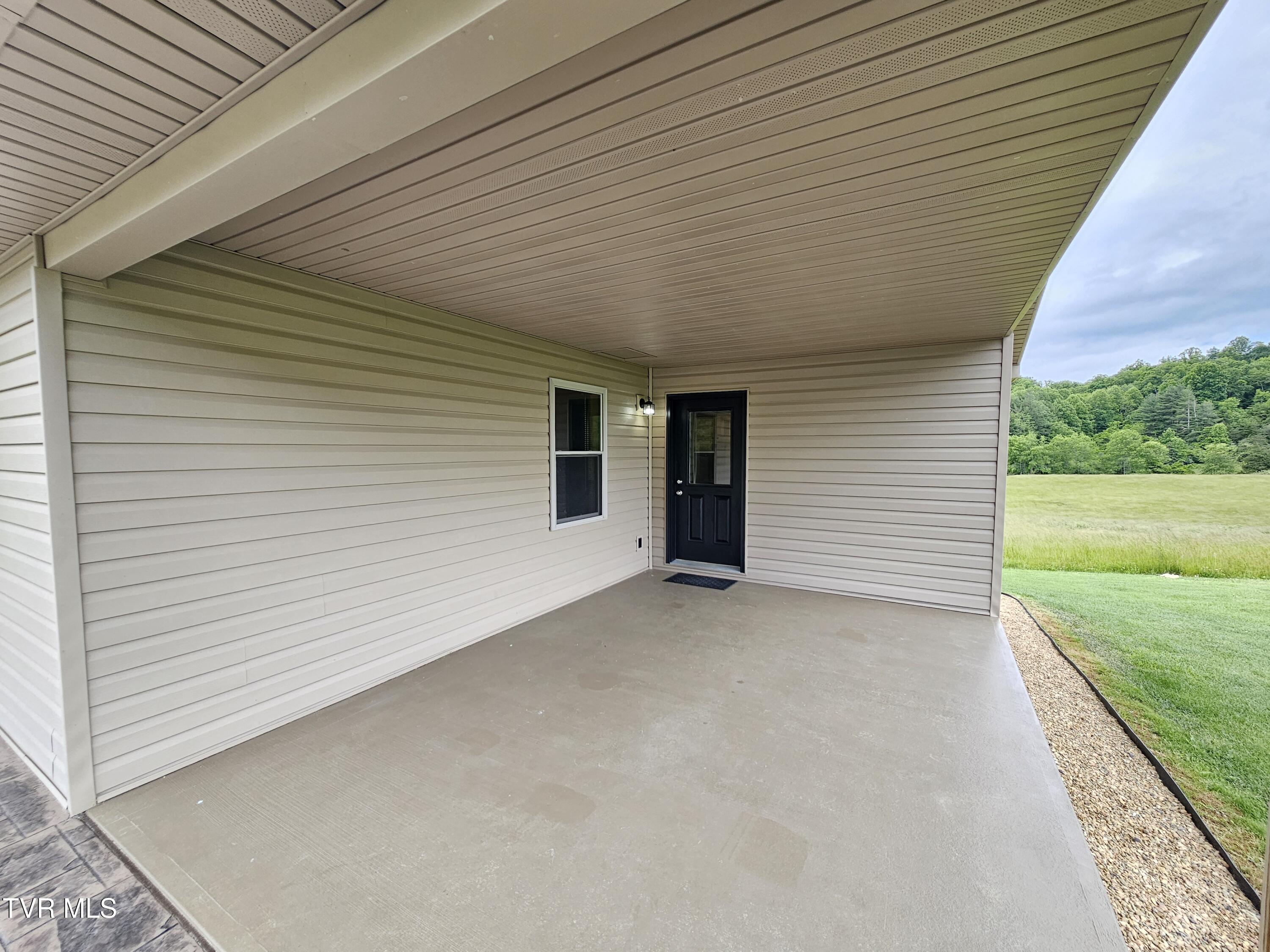 27337 Rich Valley Road Meadowview, VA 24361 - Photo 6 of 36 20250527_135342