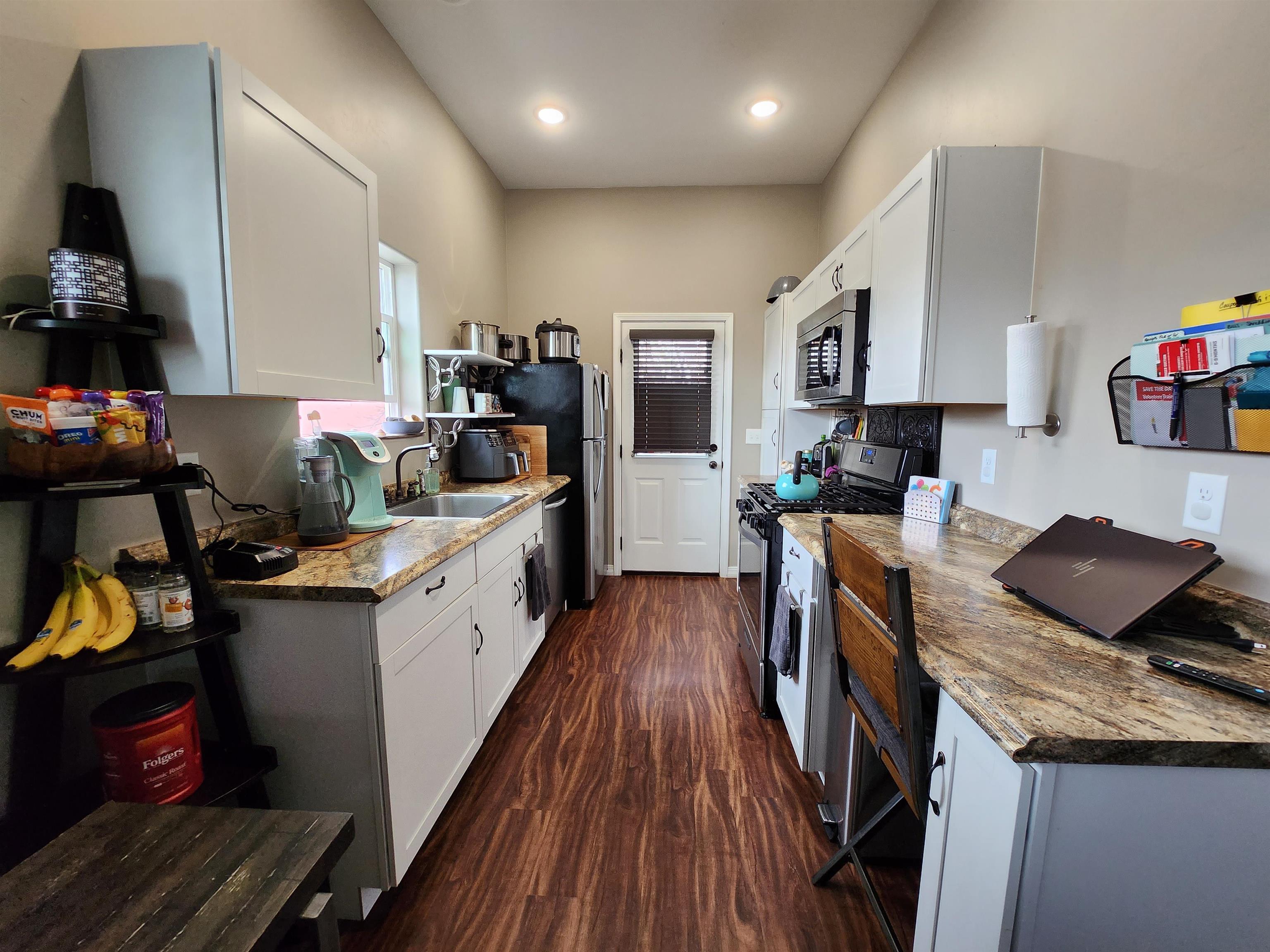 525 29 Road, Unit A Grand Junction, CO 81501 - Photo 5 of 26 Gas stove