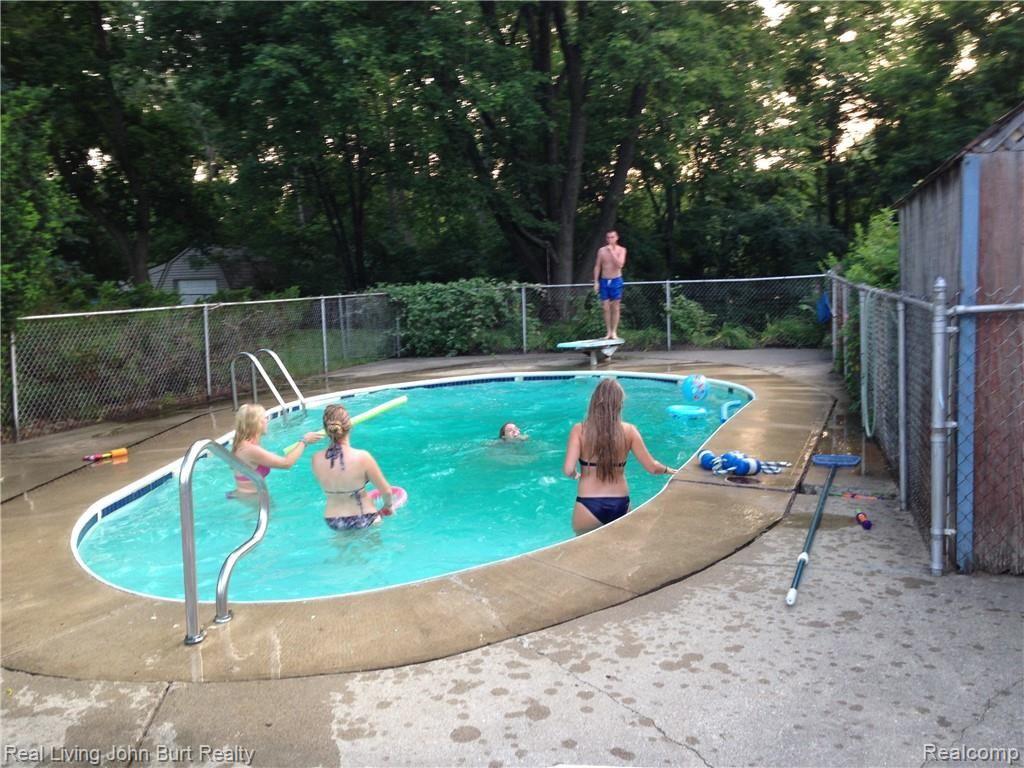 920 Hemingway Road Lake Orion, MI 48362 - Photo 16 of 19 pool.JPG