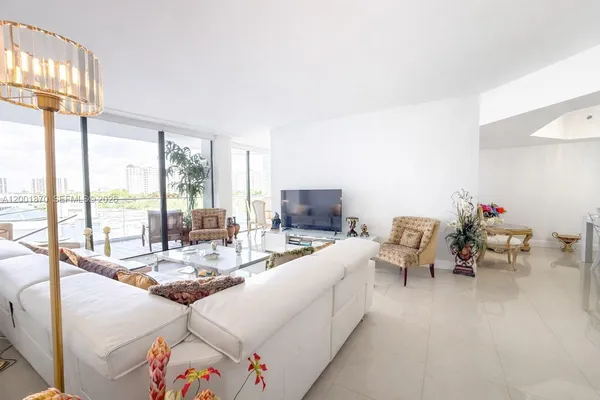 $4,100 | 19707 Turnberry Way, Unit 6L, Aventura, FL 33180