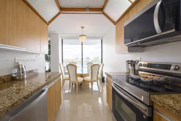 $4,100 | 19707 Turnberry Way, Unit 6L, Aventura, FL 33180