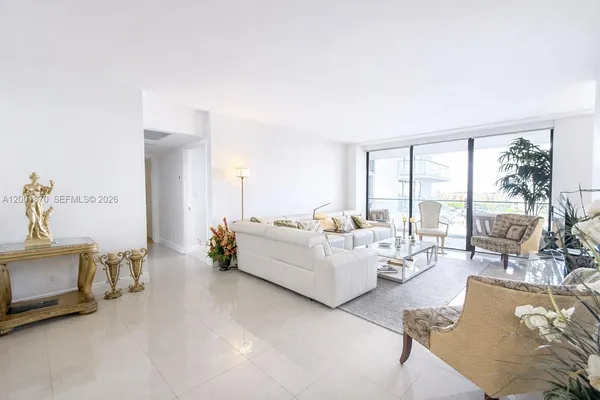 $4,100 | 19707 Turnberry Way, Unit 6L, Aventura, FL 33180