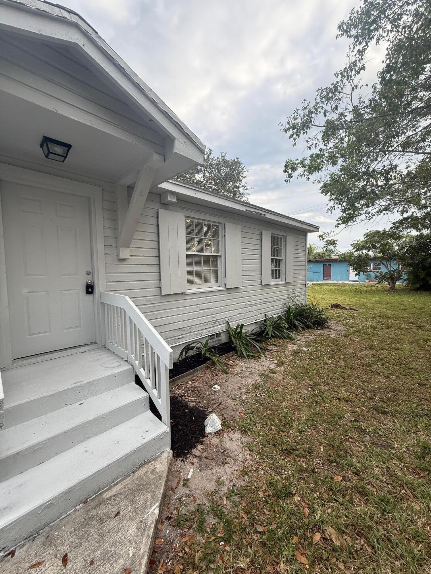 33 Southwest 12th Avenue Delray Beach, FL 33444 - Photo 1 of 17 a view of house with backyard and trees